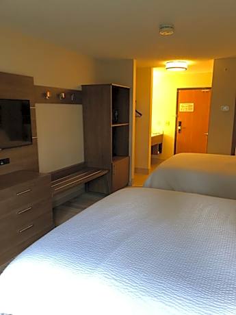 Standard Queen Room with Two Queen Beds