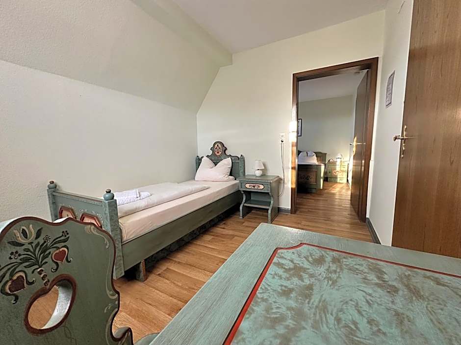 Zdjęcie 1 z 4 — Triple Room