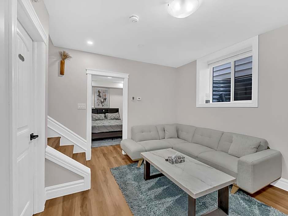 Stylish 2-Bedroom Apartment In Downtown Windsor