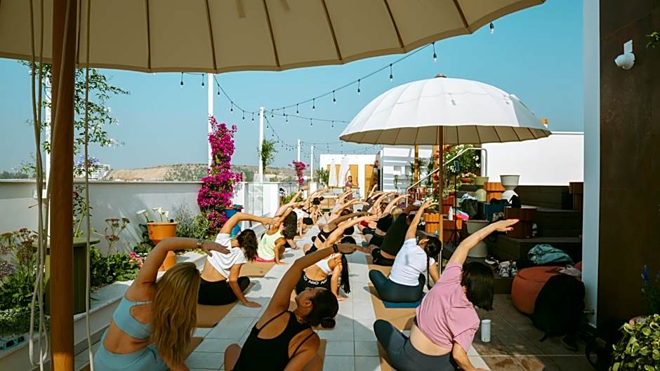 Larnaca LIV & CO Suites