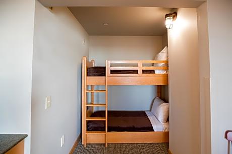 Deluxe Bunk Bed Suite