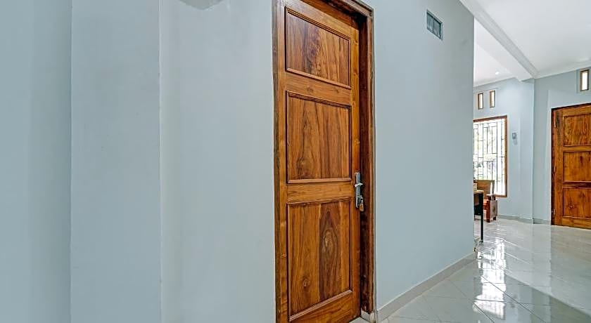RedDoorz at Omah Candi Sari near Airport YIA