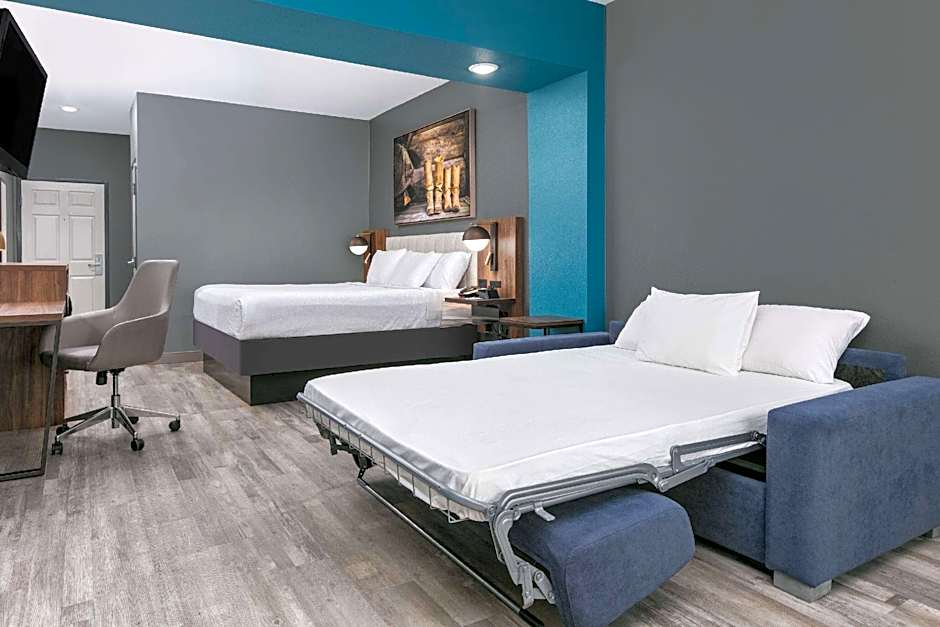 Photo 1 of 2 of Deluxe 1 King Bed