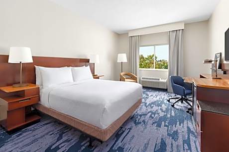 Queen Room with Roll-In Shower - Mobility Access