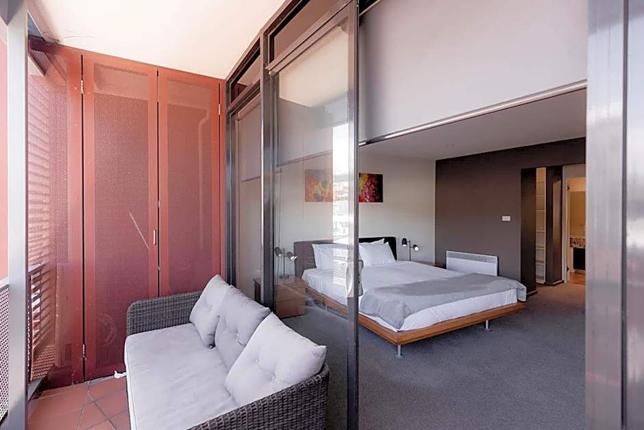 Inner-city 2 bedroom apartment - perfectly located