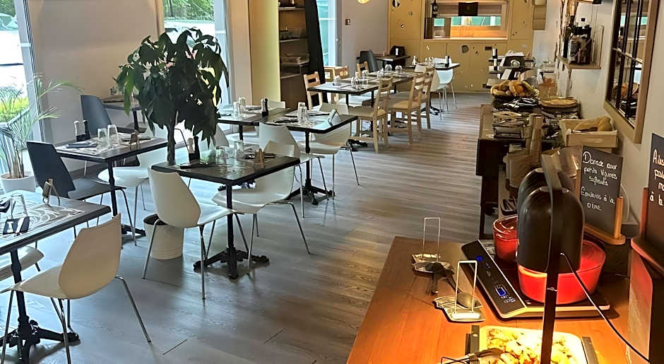 Standing Hotel Suites by Actisource