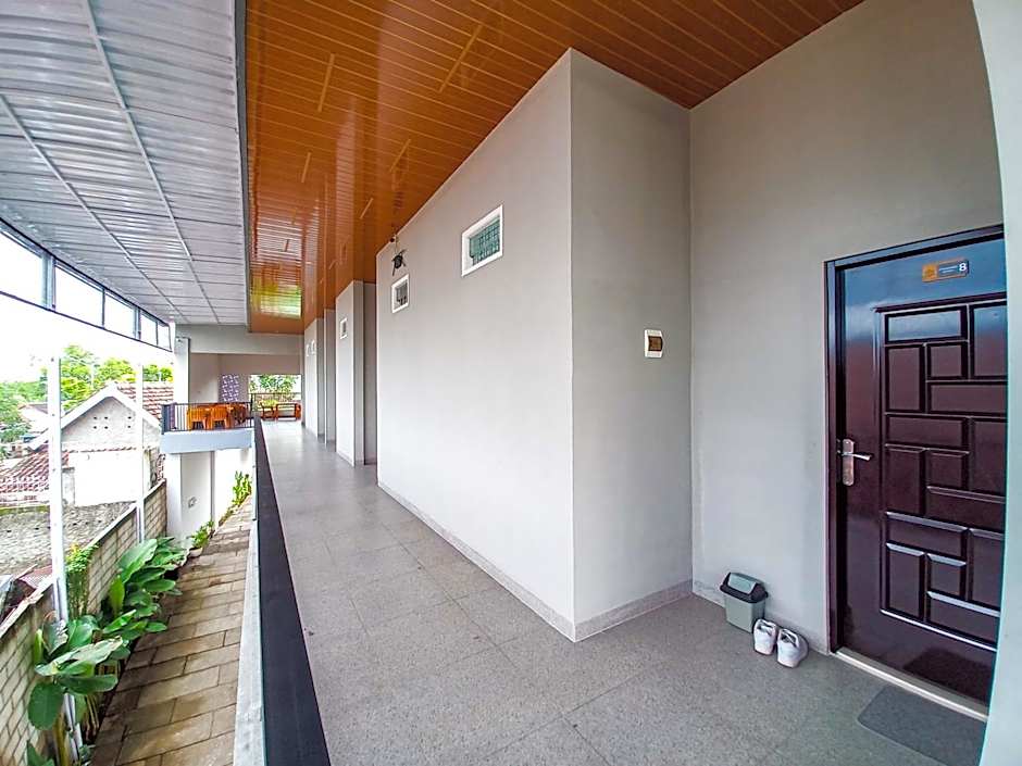 RedDoorz Plus Syariah at Umyas Hotel near Terminal Anjuk Ladang Nganjuk