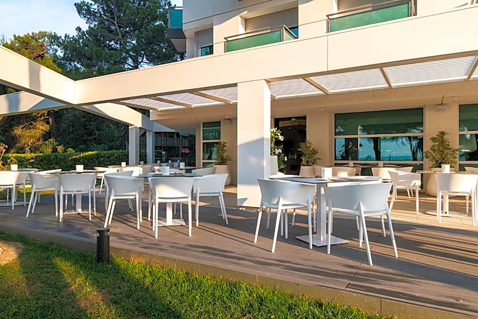 International Beach Hotel