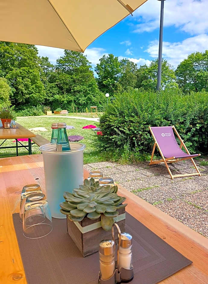 Heinrich Pesch Hotel