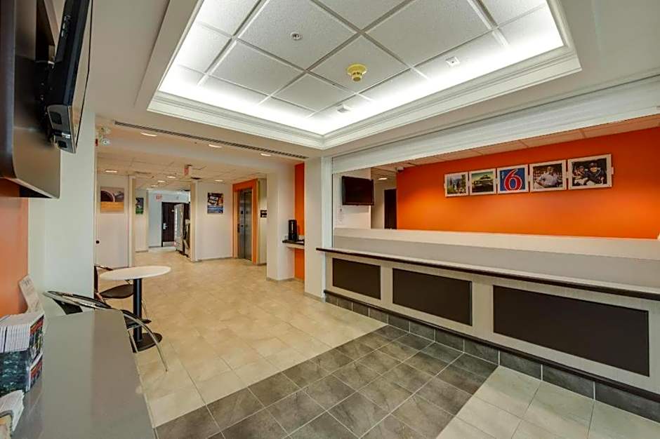 Motel 6-Brampton, ON - Toronto