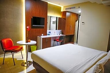 Empress Hotel Makassar City Center by LIFE