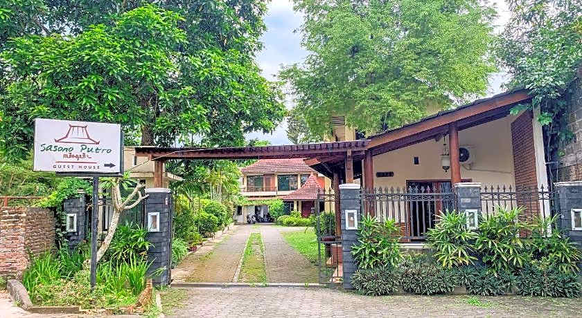 OYO 261 Sasono Putro Guest House