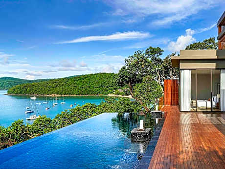 Four-Bedroom King Suite with Ocean View and Infinity Pool - Hilltop Cliff