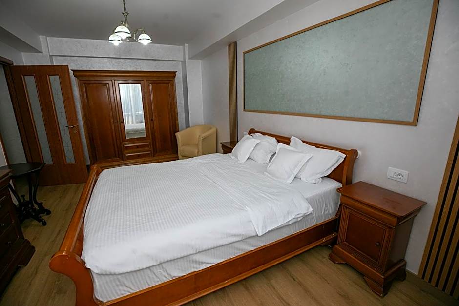 Hotel Senator