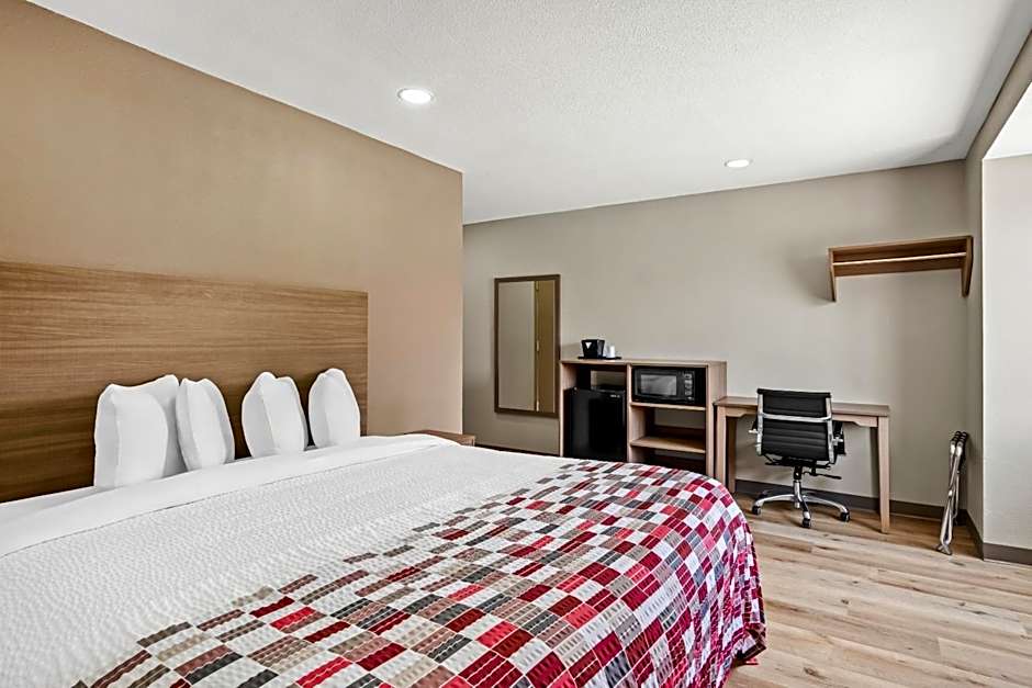 Red Roof Inn & Suites Euless - DFW Airport Southwest