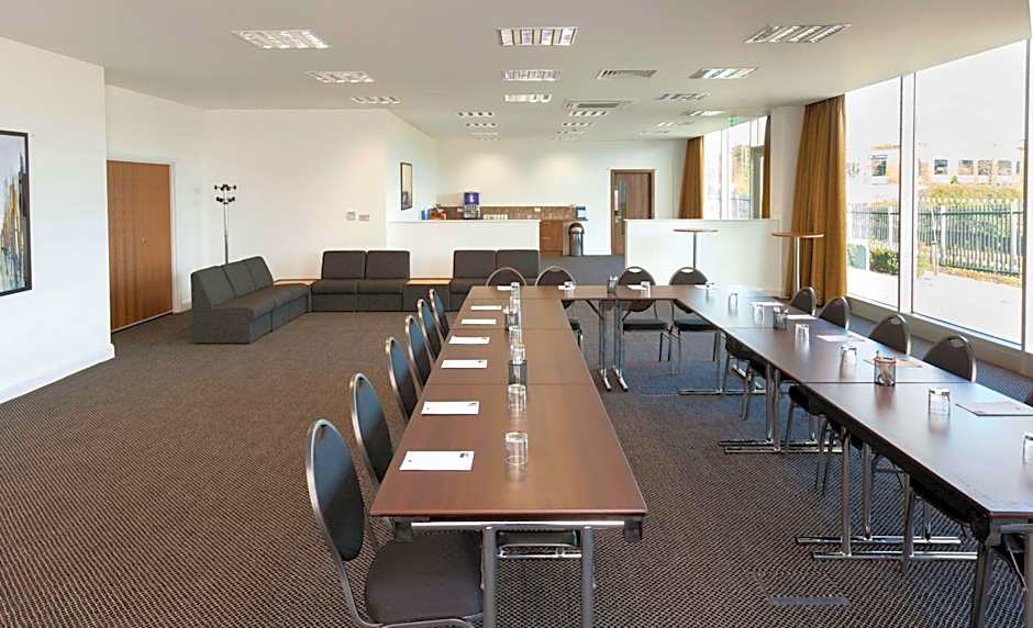 Hampton By Hilton Luton Airport