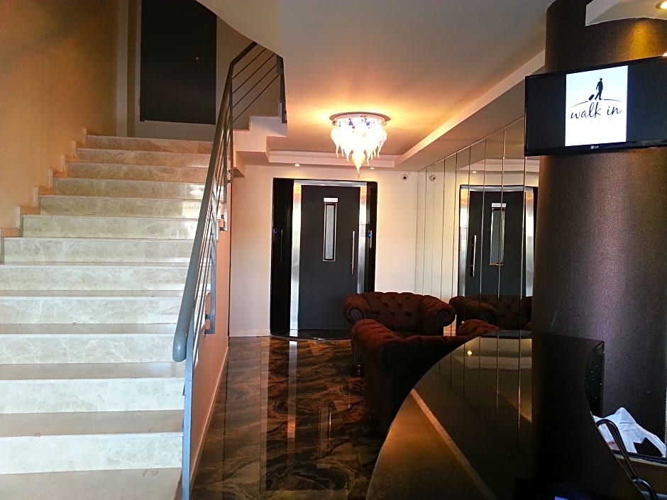Walk In Hotel&Residence