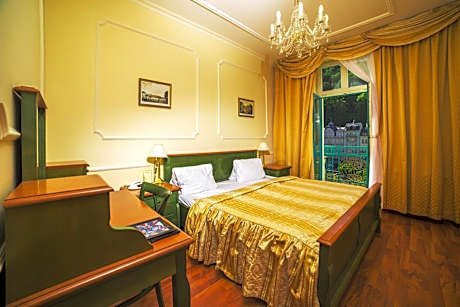 King Suite with Balcony
