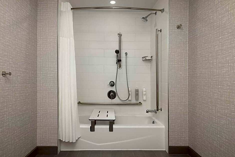 Hampton Inn & Suites by Hilton Toronto Downtown