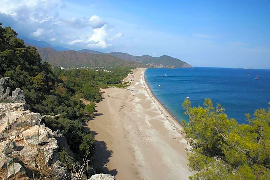 Canada Hotel & Bungalows