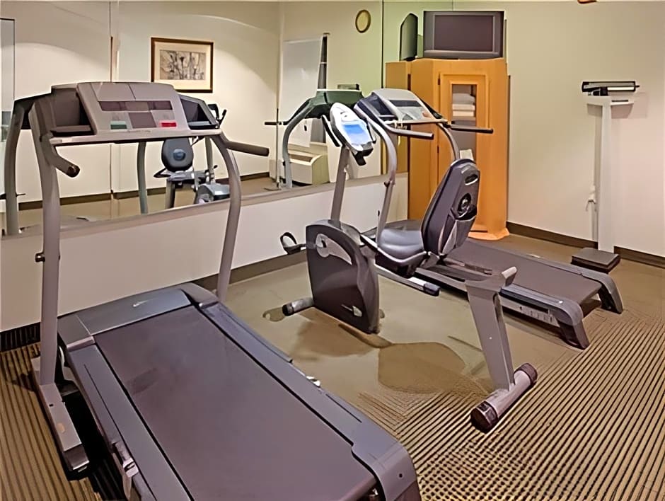 Holiday Inn Express Hotel & Suites Columbus By IHG
