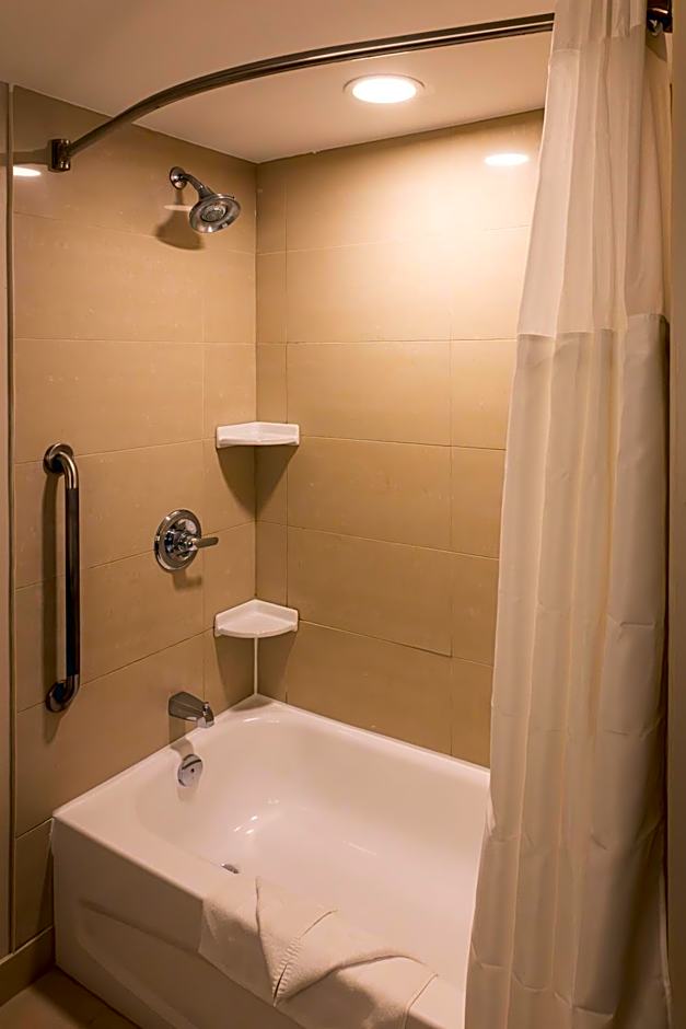 Holiday Inn Express Hotel & Suites Brockville By IHG