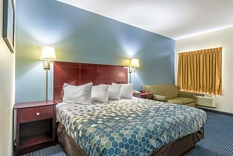 King Room with Hot Tub in Room - Smoking