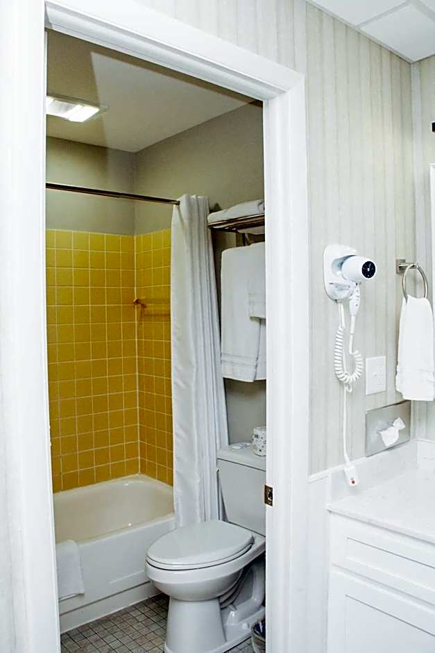 Country Squire Inn and Suites