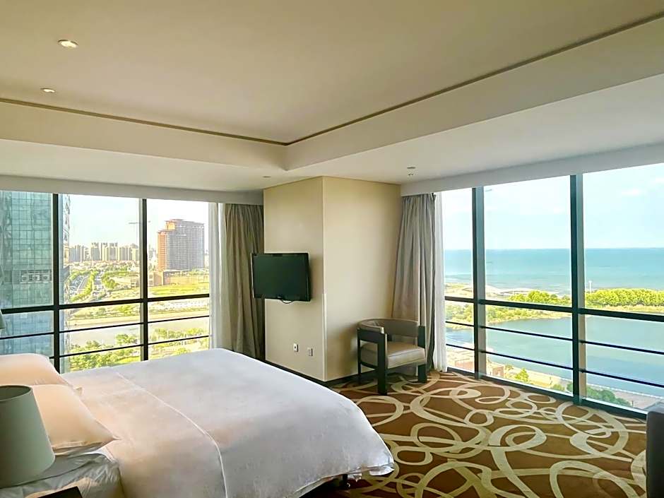 Photo 1 of 4 of Studio 1 King Bed Suite, Sea View, Executive Level