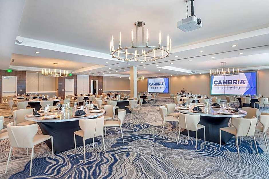 Cambria Hotel Waco University Riverfront
