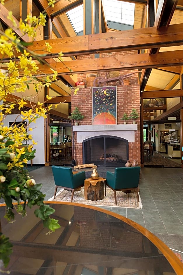 Williamsburg Woodlands Hotel & Suites, an official Colonial Williamsburg Hotel