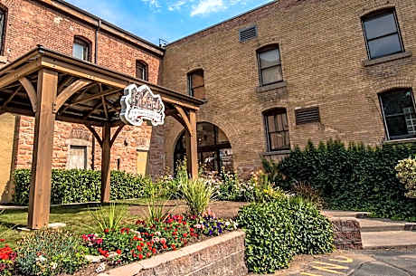 The Anniversary Inn - Fifth South