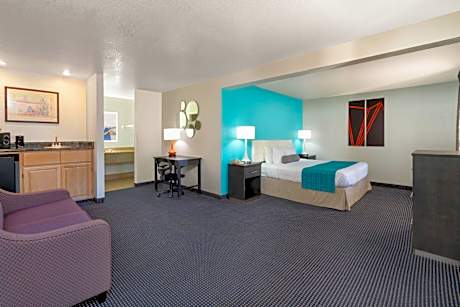 1 King Bed Studio Suite Non-Smoking