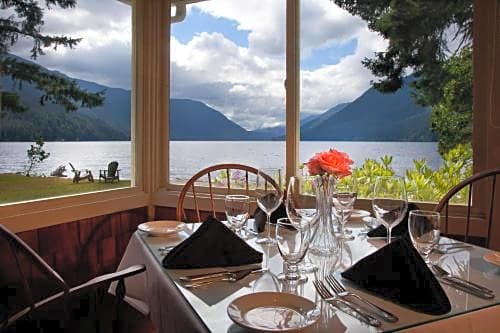 Lake Crescent Lodge