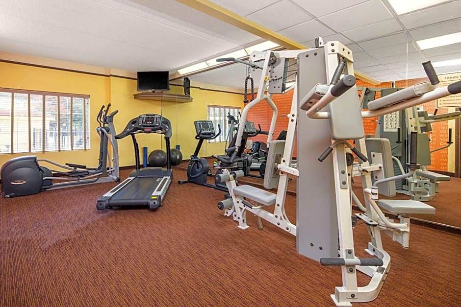 La Quinta Inn & Suites by Wyndham Atlanta Ballpark/Galleria