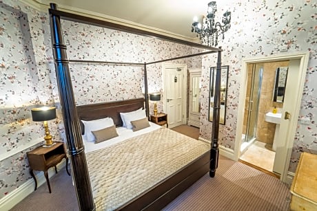 King Double Room with Four Poster Bed