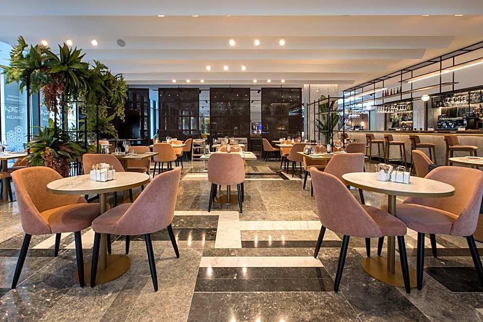 Hotel Giralda Center