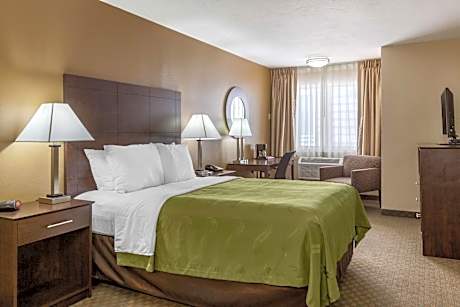 Queen Room - Accessible/Non-Smoking