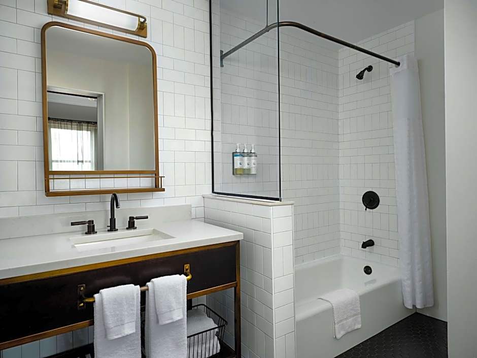 Hotel Phillips Kansas City Curio Collection by Hilton