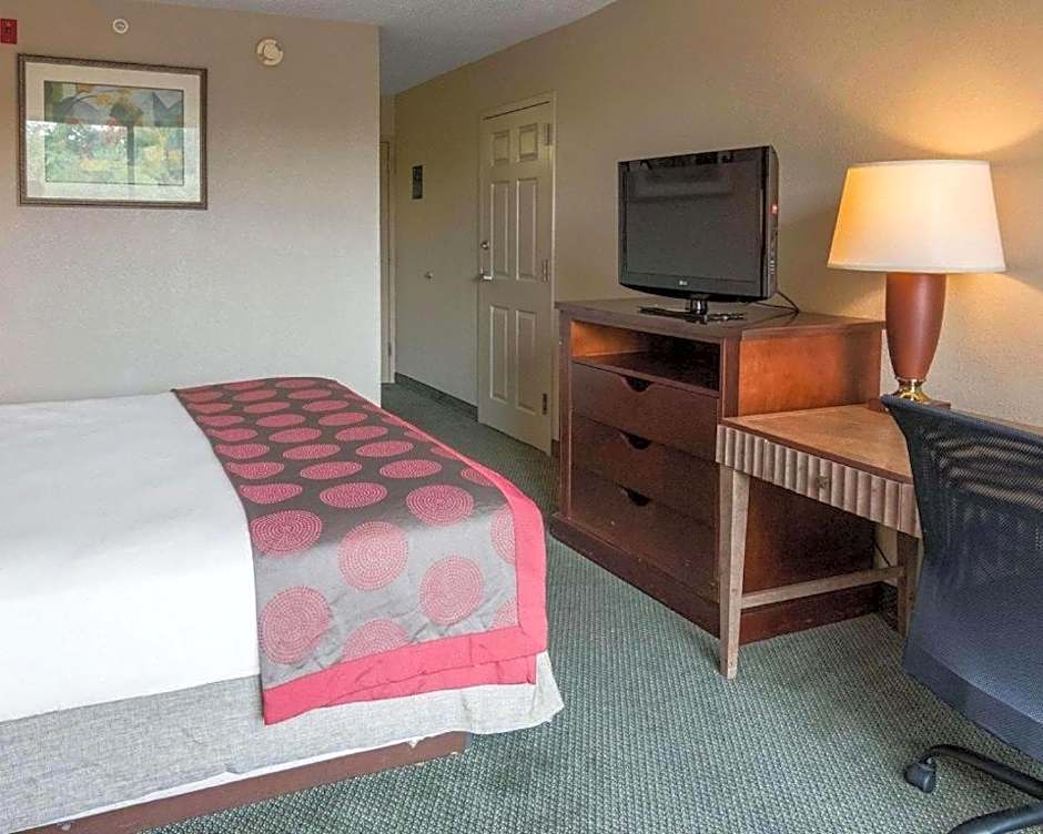 Economy Inn & Suites