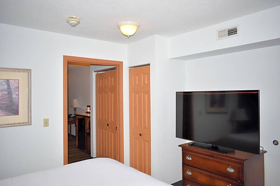 Photo 1 of 16 of 1 Bedroom 1 King Bed Suite