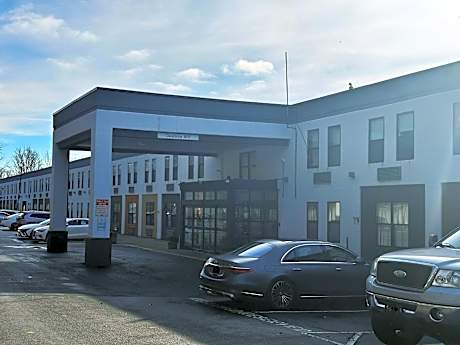 Red Roof Inn & Suites Middleborough