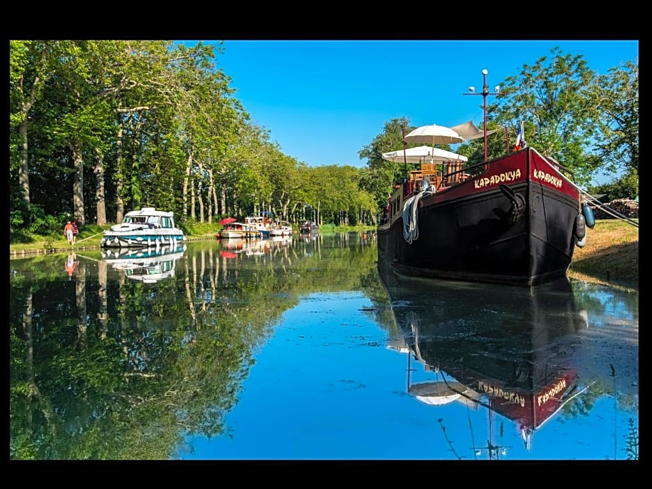 Péniche Kapadokya Gîte insolite sur le canal du Midi