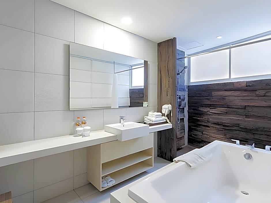 The Akmani Legian Hotel