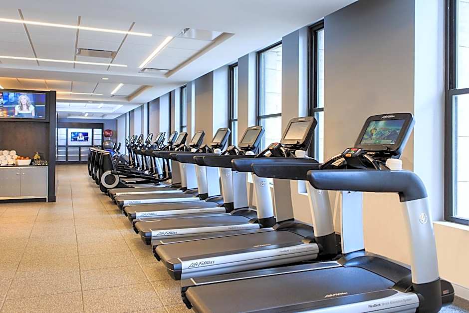 Renaissance by Marriott Cincinnati Downtown Hotel