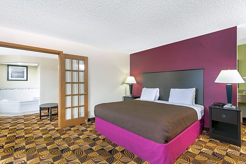 AmericInn by Wyndham Elkhorn Near Lake Geneva