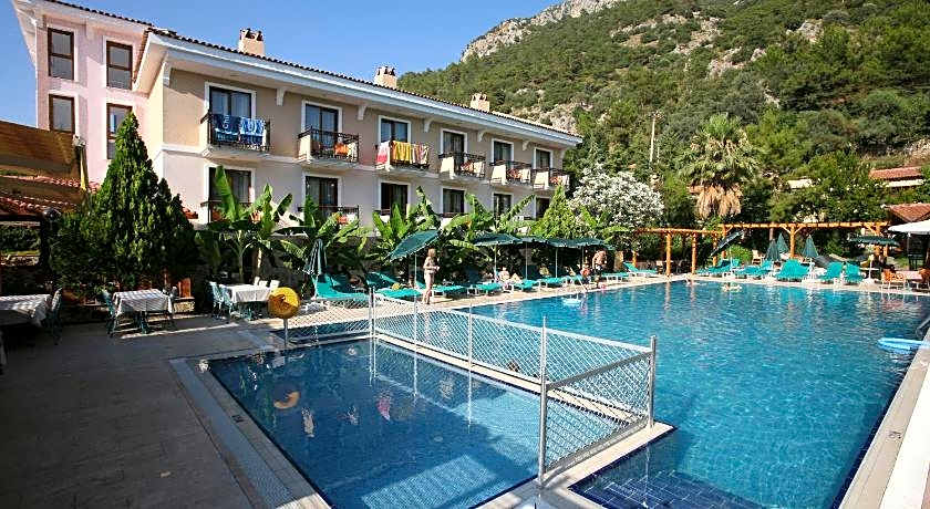 Perdikia Beach Hotel