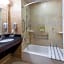 Holiday Inn Express and Suites Rochester West-Medical Center By IHG
