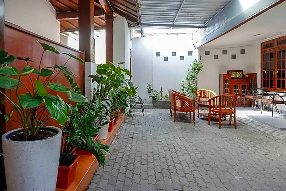 RedDoorz near Klaten Train Station