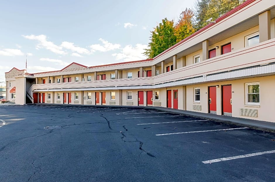 Econo Lodge West Springfield Hwy 5